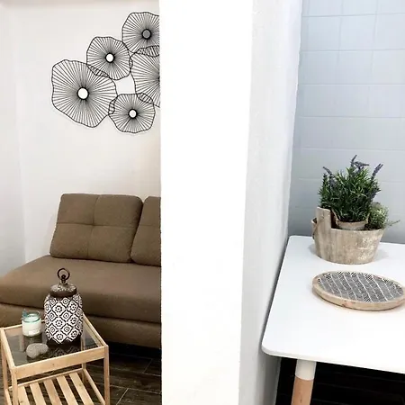 Cosy House In 2 Apartment